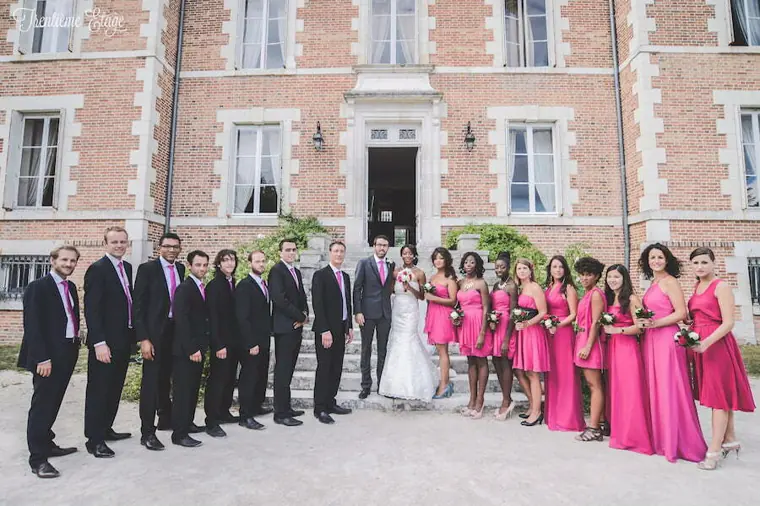 mariés garçons et demoiselles d'honneur photo