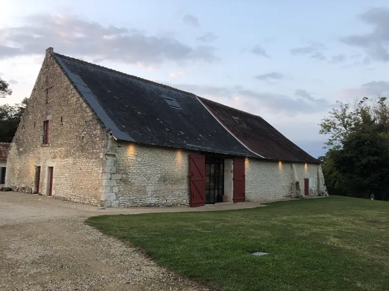 La grange dîmière du domaine, qui accueillait le dîner