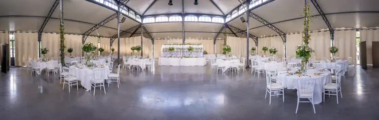 La salle de réception, vue en panoramique