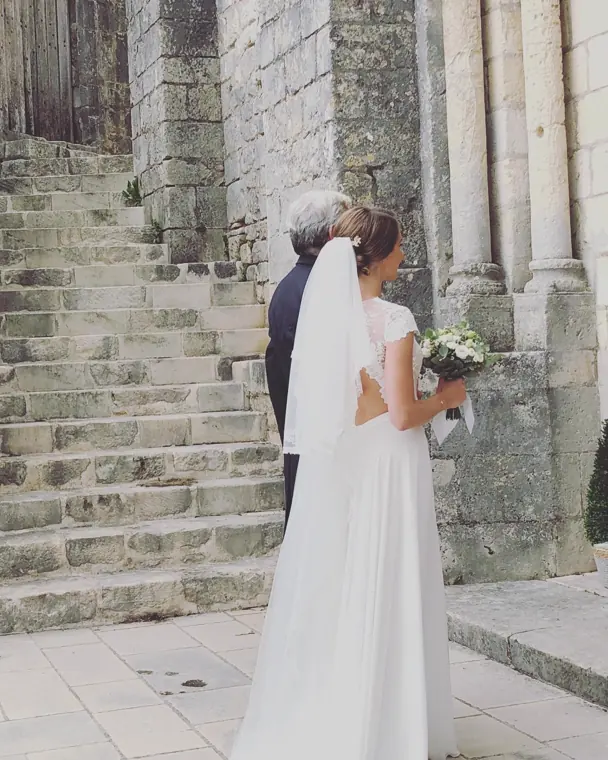 La robe de la mari&eacute;e, avant le départ pour l’église