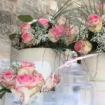 décoration du buffet bouquets de roses